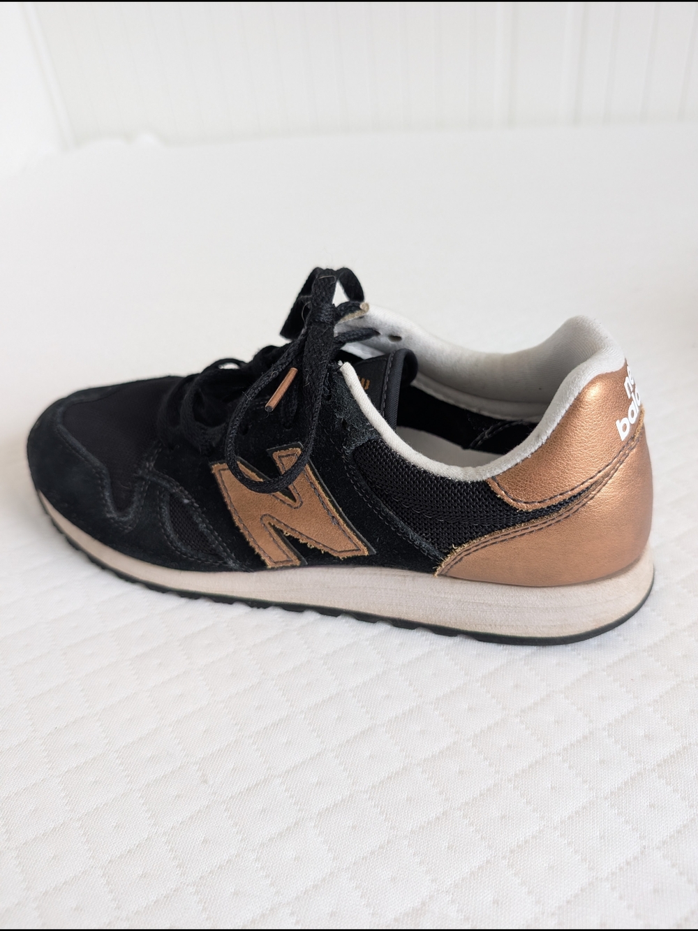 New Balance Womens 520 WL520SNC Black Rose Gold Sneakers Size 7.5 Suede Retro - Picture 3 of 16